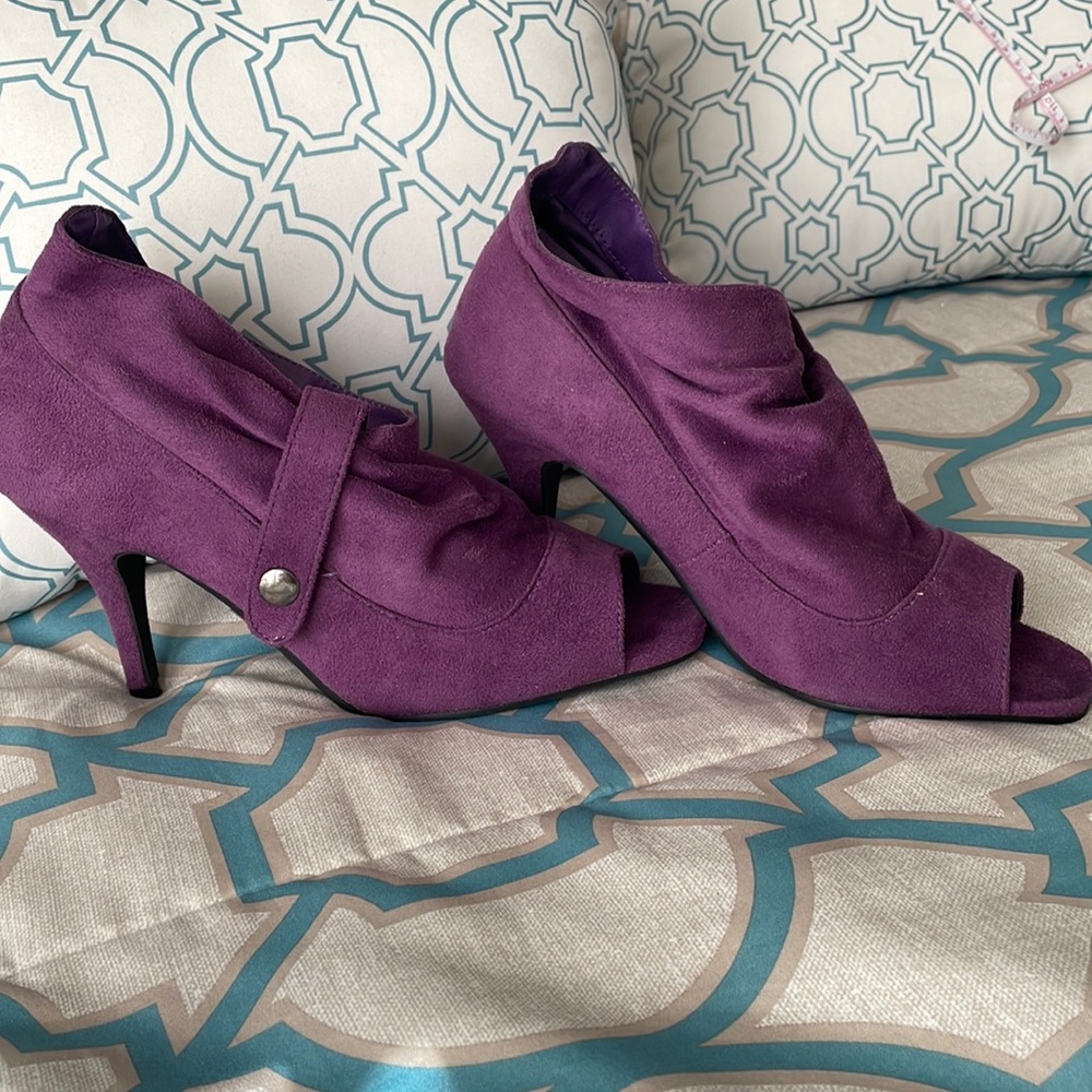 NBW ~ PALOVIO PURPLE ANKLE BOOTS
